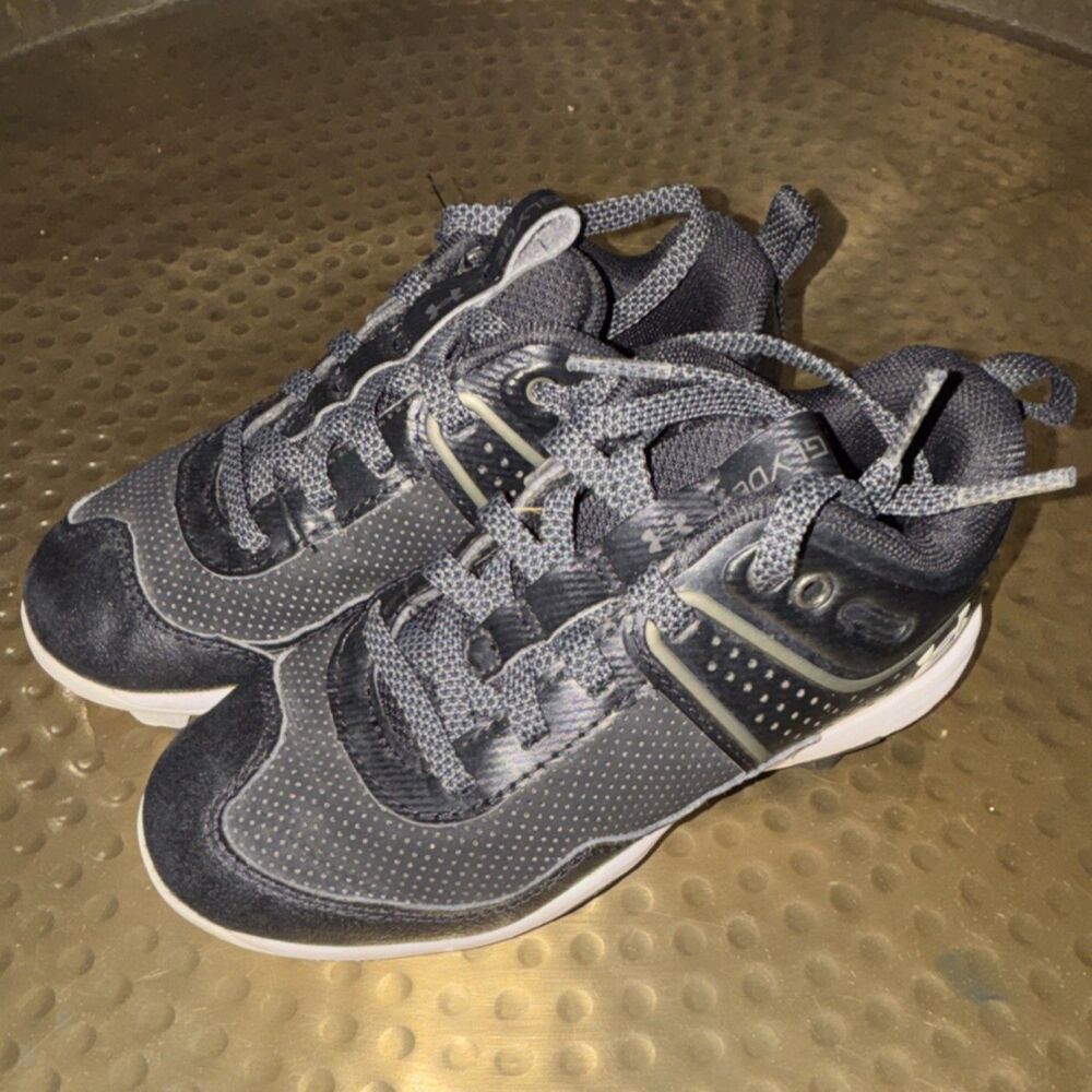 Under Armour Youth Baseball Softball Cleats Black White Athletic Shoes 12K
